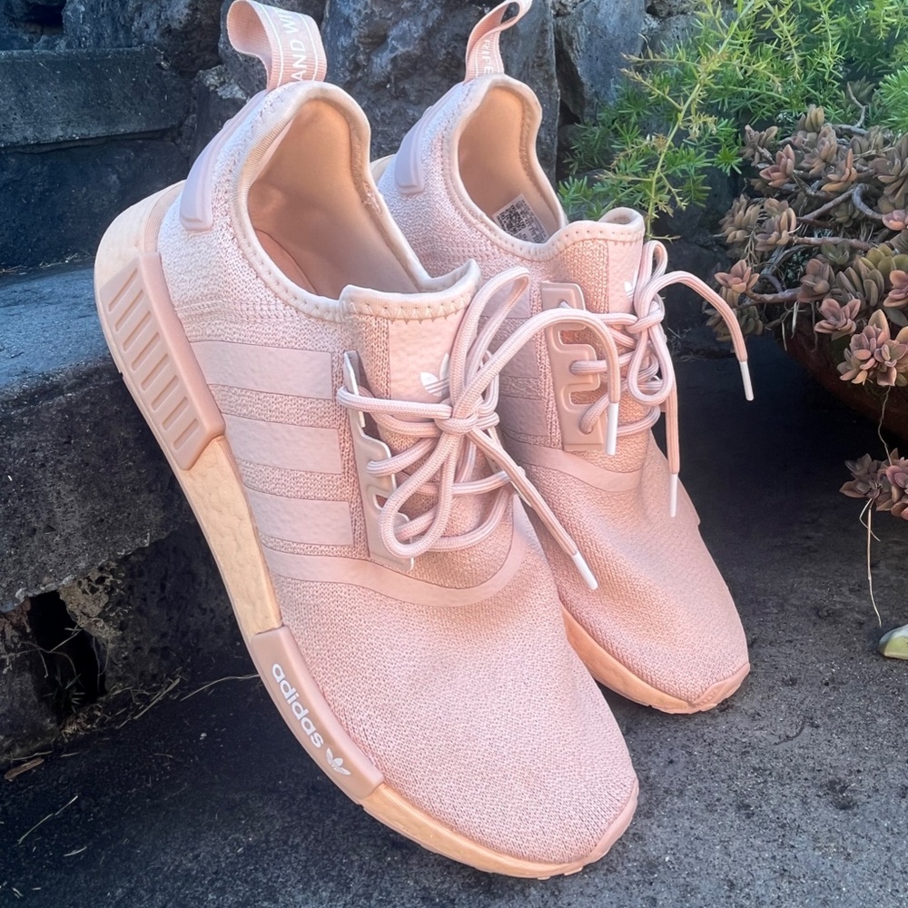 Women's Size 10 Adidas NMD_R1 Shoes